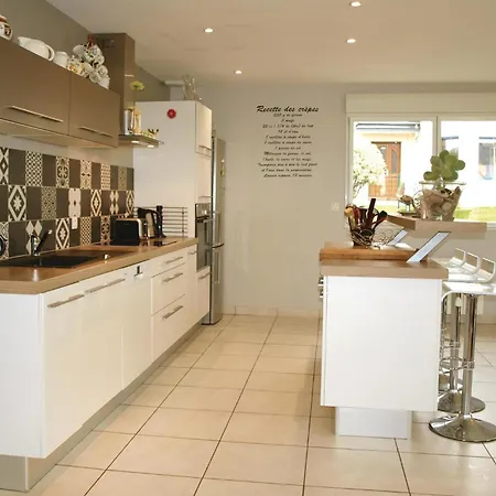 3 Bedroom Pet Friendly Home In Trelevern Holiday home *